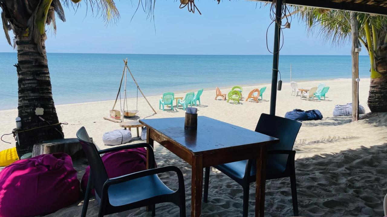 Footprints Beach Resort Agpudlos Bagian luar foto