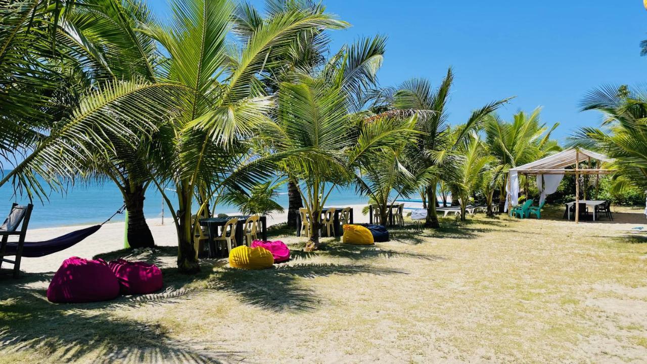 Footprints Beach Resort Agpudlos Bagian luar foto