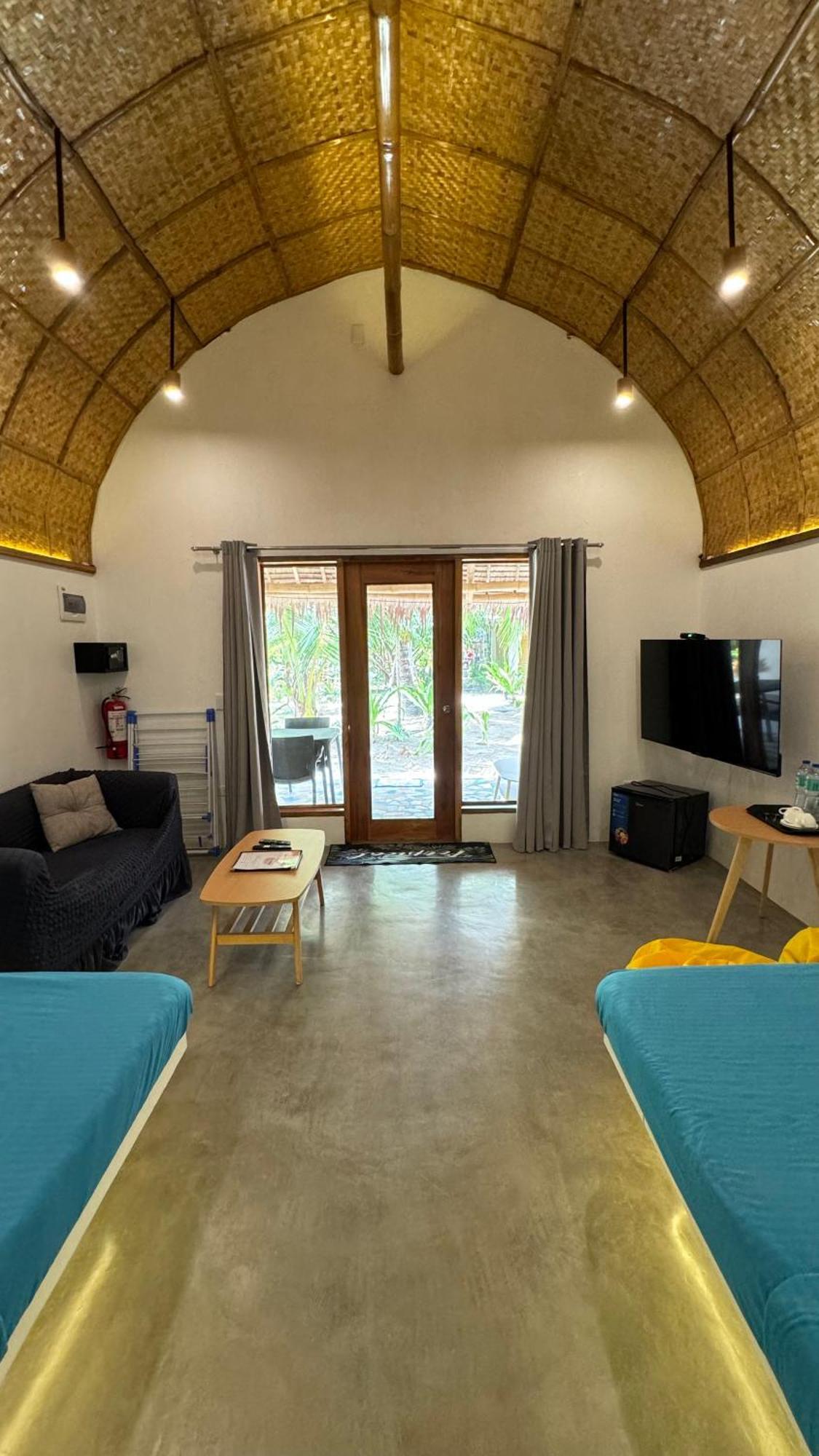 Footprints Beach Resort Agpudlos Bagian luar foto