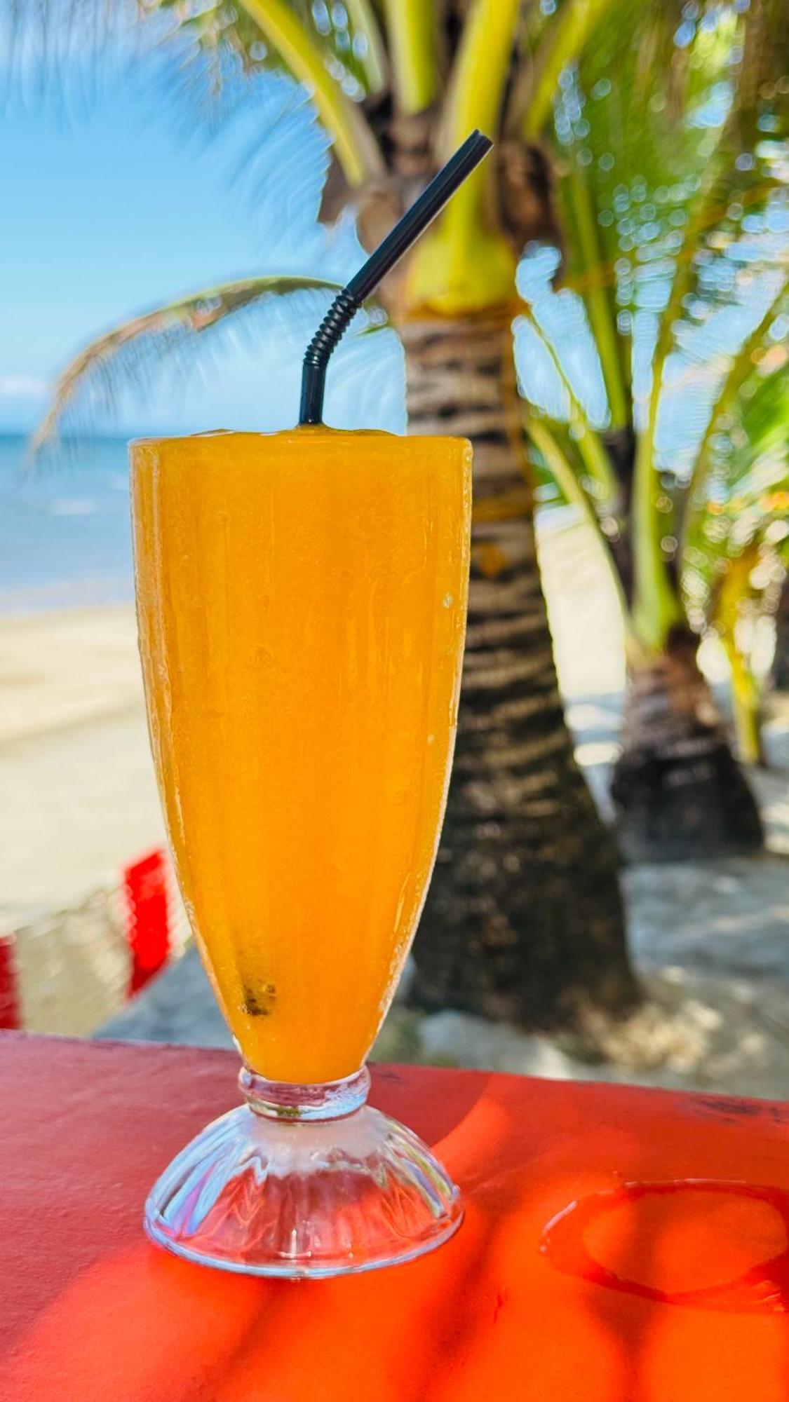 Footprints Beach Resort Agpudlos Bagian luar foto