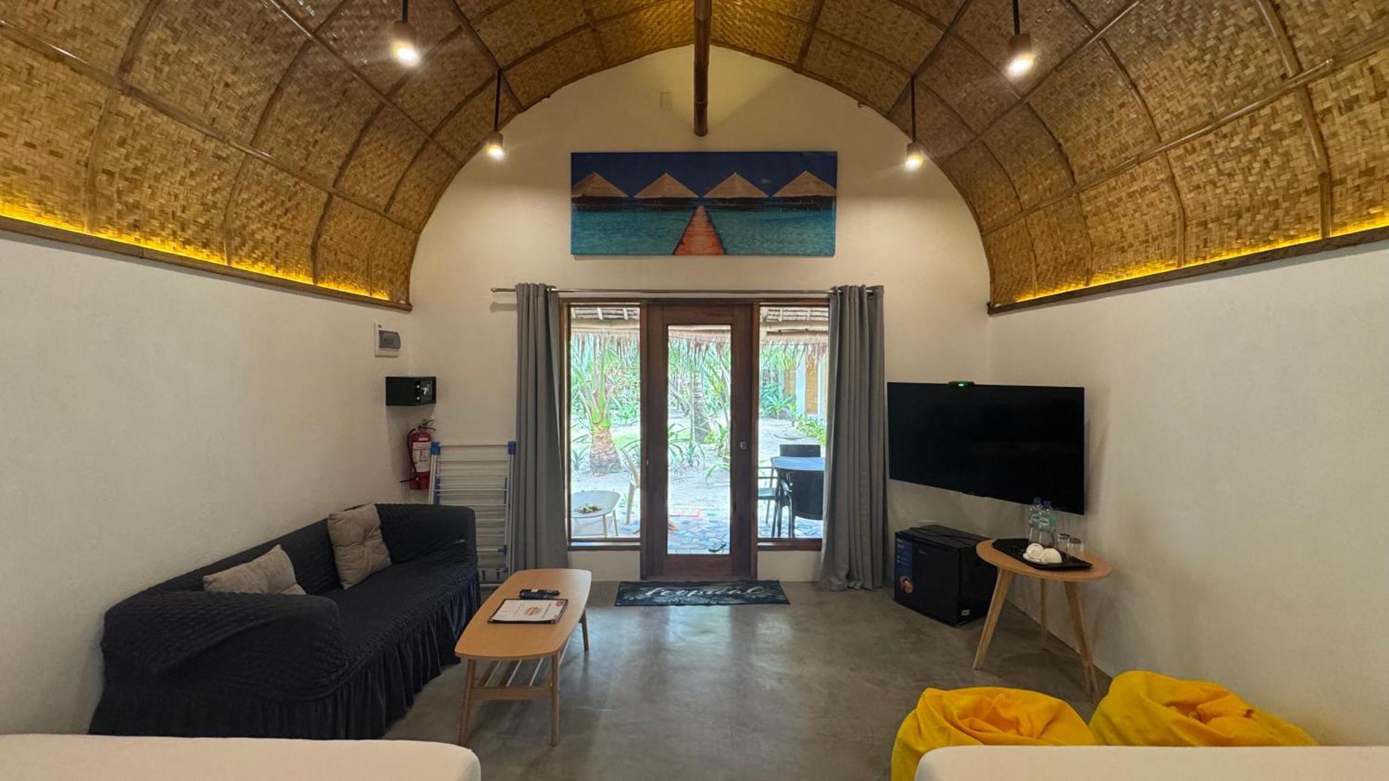 Footprints Beach Resort Agpudlos Bagian luar foto